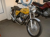 Norton Comando - Yellow